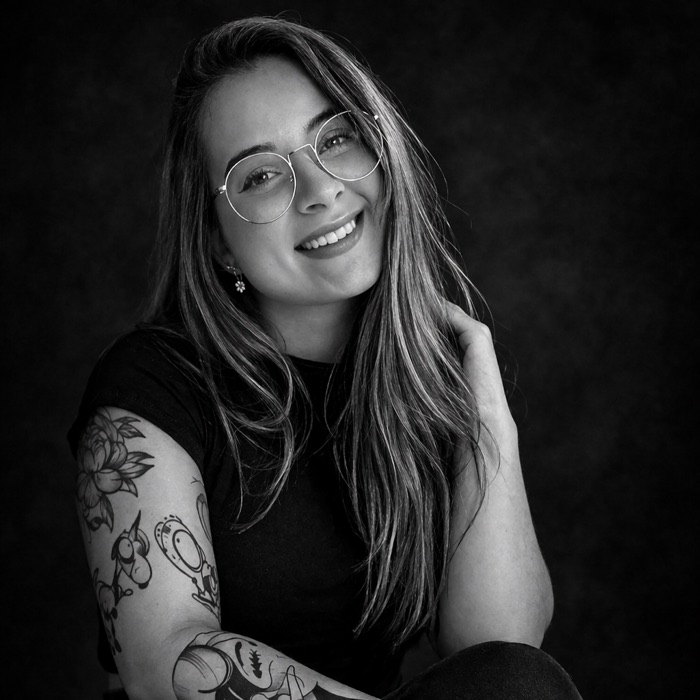 Katherine, tatuadora de línea fina